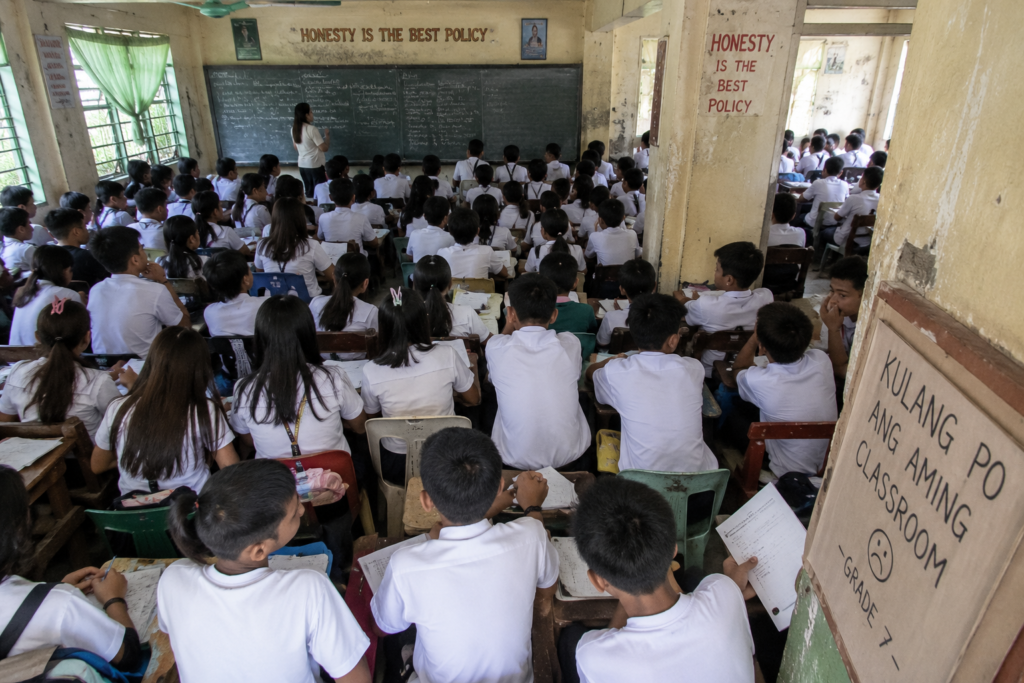 ₱1 Trilyonhg Badyet, Pero Handa ba talaga? ANg Malaking Tanong sa Bagongg Kurikulum ng DepEd