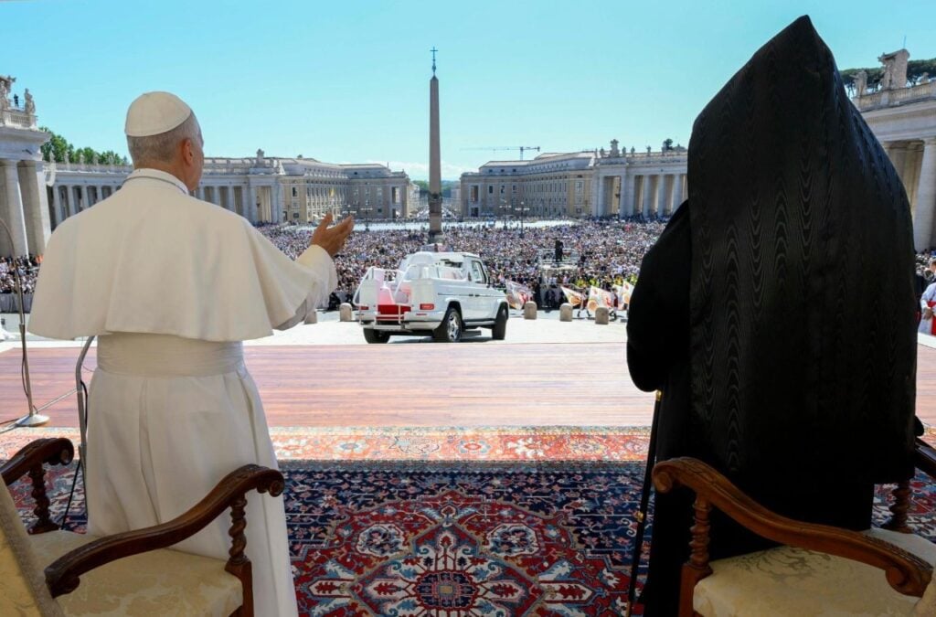 Catholicos Aram I joined Pope Leo on the stage at the Audience   (@Vatican Media)