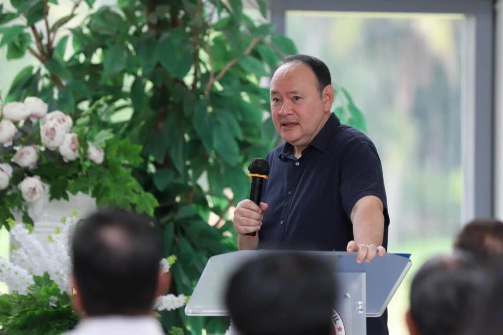 Gilbert Teodoro Photo File FB