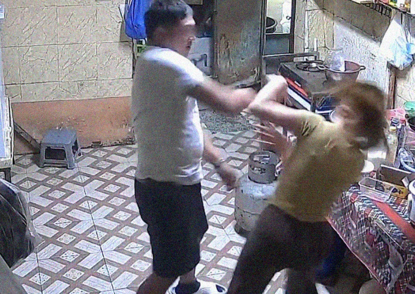 Pulis sa Malolos, tinanggal sa pwesto at kinulong matapos mag-viral ang pananakit sa asawa
