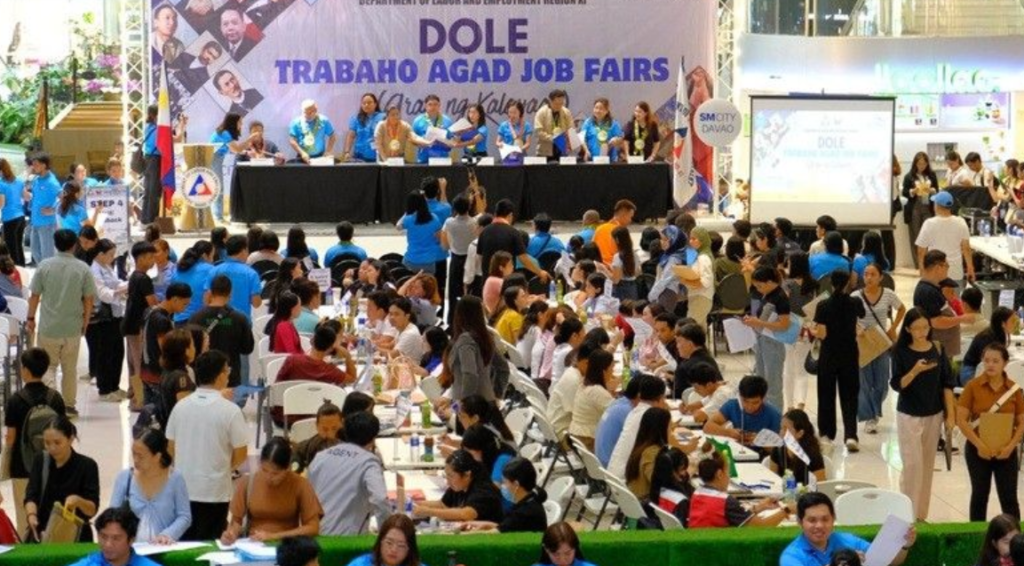 SM in collaboration with the Department of Labor and Employment (DOLE) hosted the Araw ng Kalayaan Job Fairs throughout SM’s nationwide network of most-loved malls.-(FILE PHOTO OF PHILSTAR)