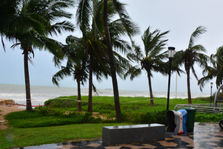 The photo, taken on the morning of July 4, 2026, shows conditions in Hainan after Typhoon Maysak’s landfall. Photo: VCG