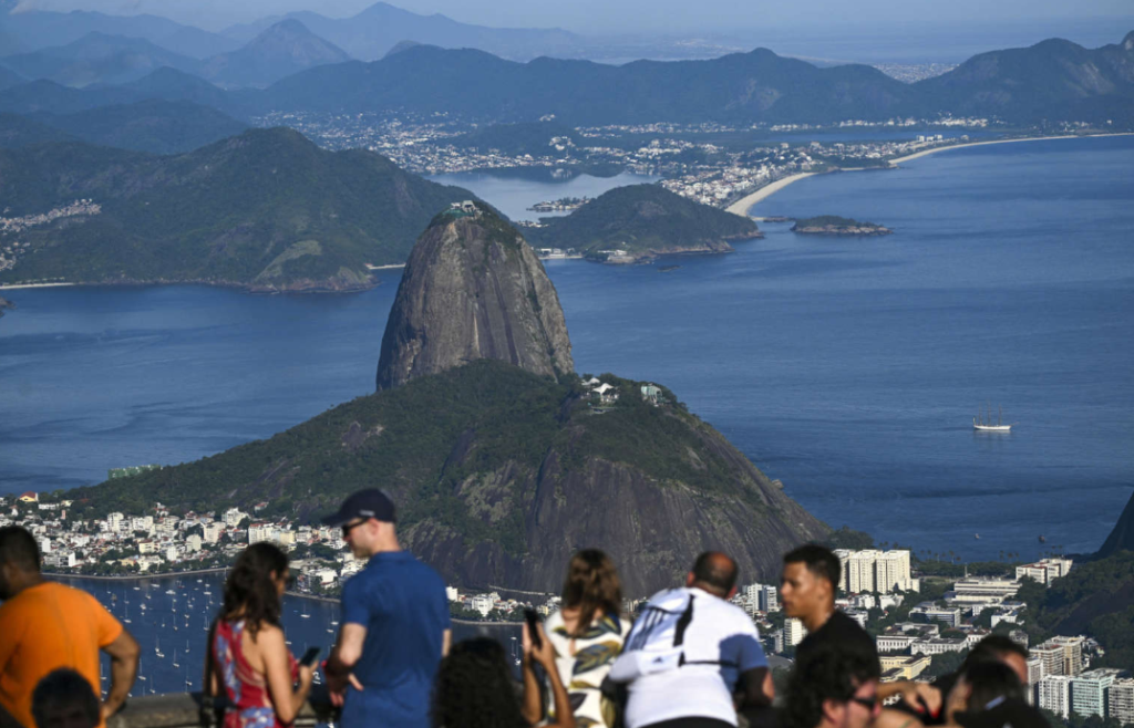 Sugarloaf Mountain (Pão de Açúcar)-photo from getty image